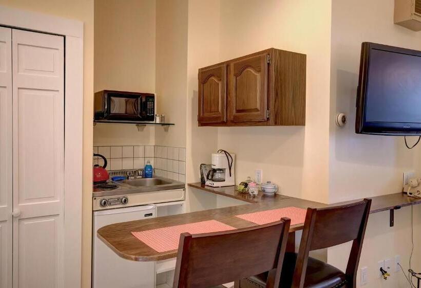 Люкс Повышенной Комфортности, Mira Monte Inn & Suites