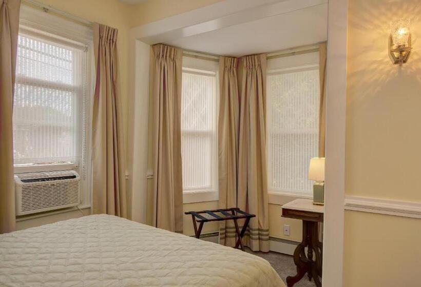 Люкс Повышенной Комфортности, Mira Monte Inn & Suites