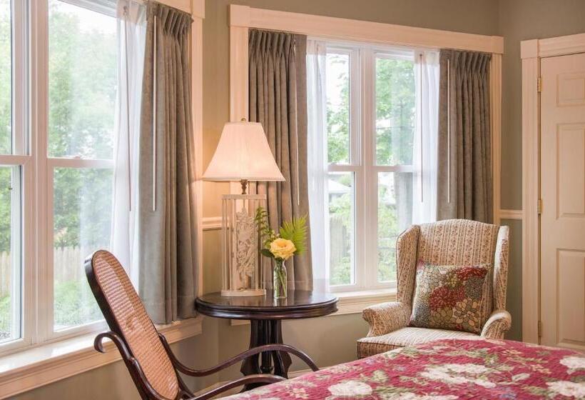 Люкс Повышенной Комфортности, Mira Monte Inn & Suites