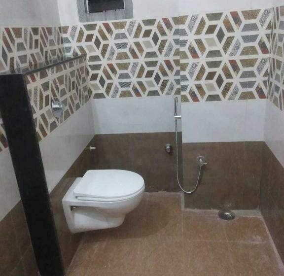 اتاق کلاسیک سه تخته, Oyo 93387  Swarna Palace