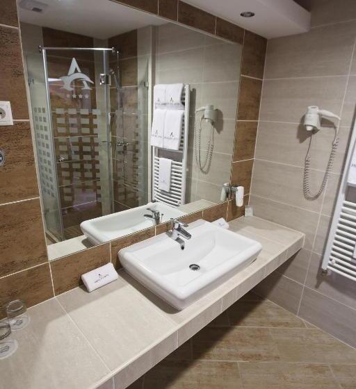 Полулюкс, Atlantis Wellness & Conference