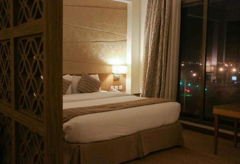 Полулюкс Вид на Море, Golden Tulip Dammam Corniche