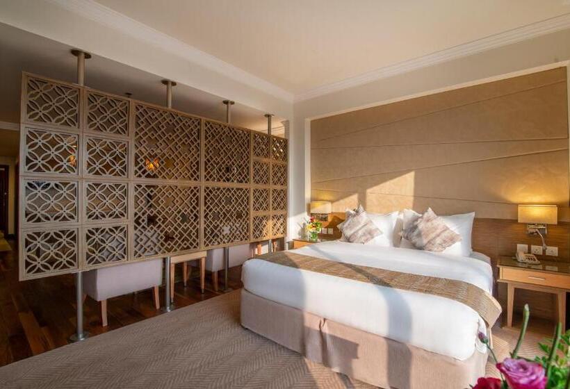 Полулюкс Вид на Море, Golden Tulip Dammam Corniche
