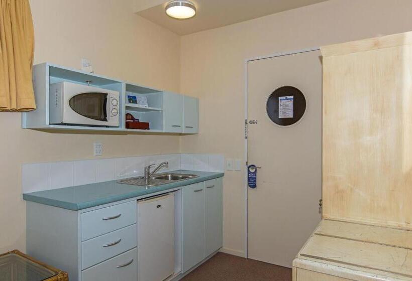 Студия Стандарт, Fernhill Motor Lodge
