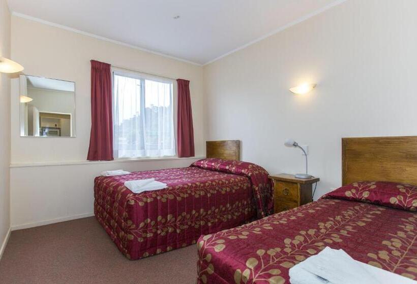 Апартаменты 3 Спальни, Fernhill Motor Lodge