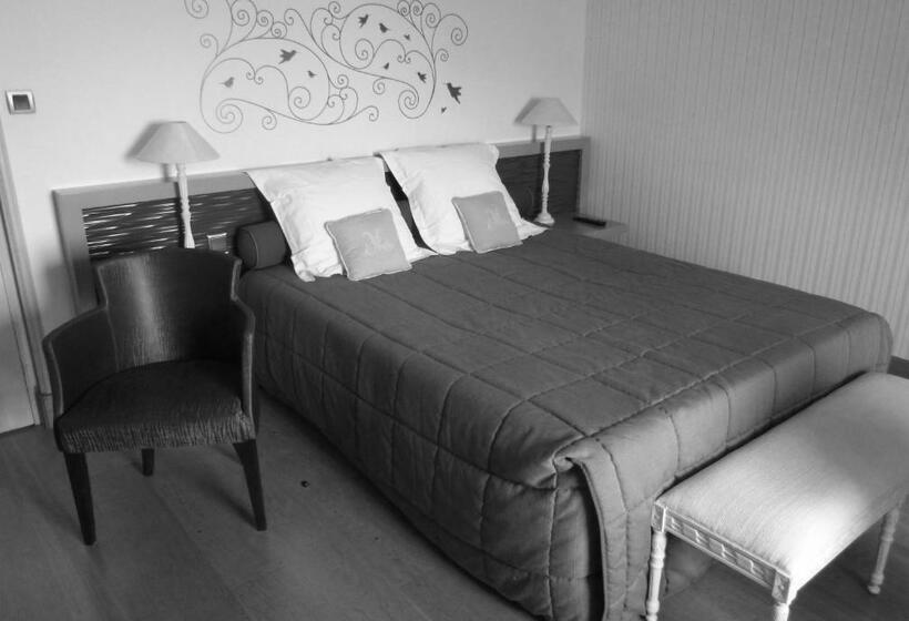 اتاق استاندارد, Logis Hôtel Le Relais Louis Xi