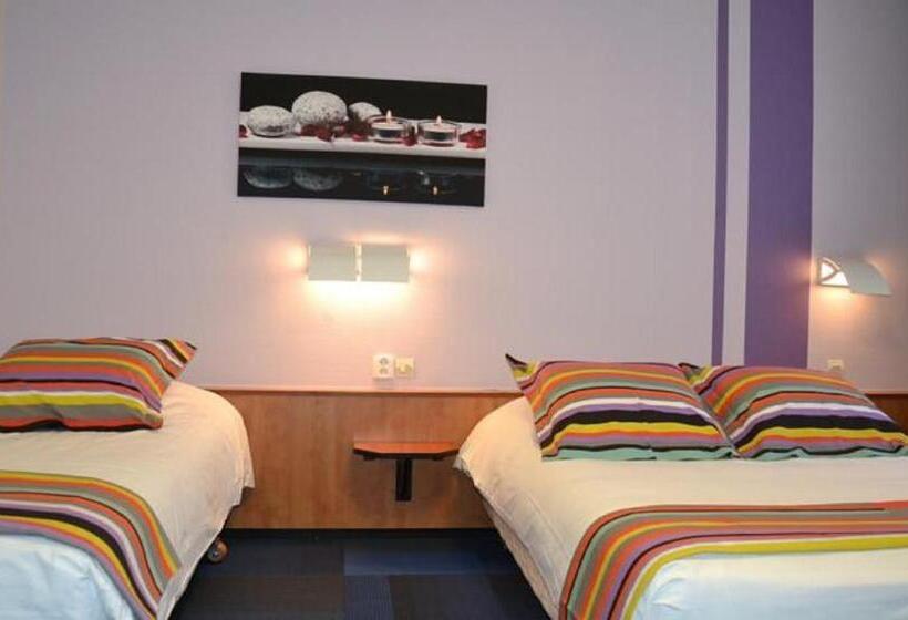 اتاق استاندارد یک نفره, Logis Hotel De Paris
