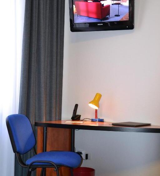 اتاق استاندارد, Logis Hotel De Paris