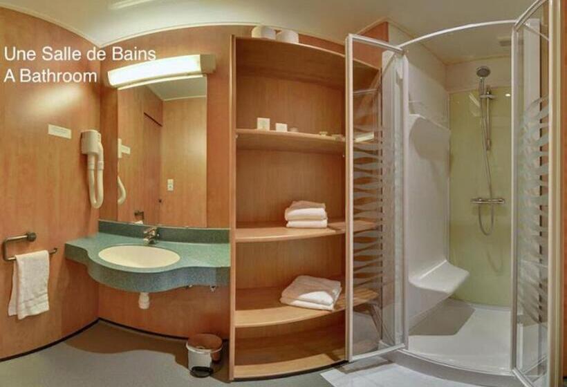 اتاق استاندارد سه نفره, Logis Hotel De Paris