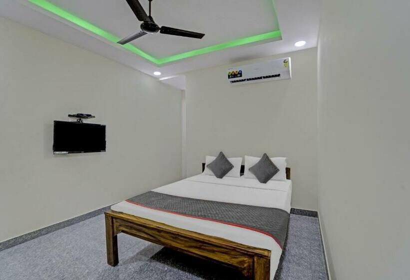 デラックスルーム, Super Townhouse 1096 Hotel Redfox Nungambakkam Near Apollo & Shankar Nethralaya Hospital