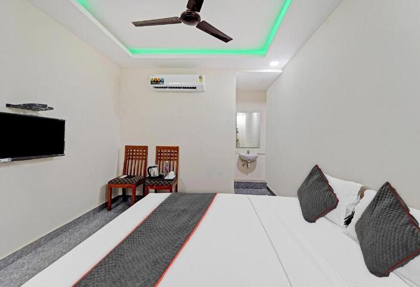 デラックスルーム, Super Townhouse 1096 Hotel Redfox Nungambakkam Near Apollo & Shankar Nethralaya Hospital
