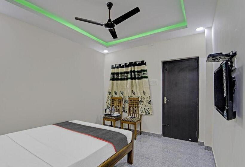 デラックスルーム, Super Townhouse 1096 Hotel Redfox Nungambakkam Near Apollo & Shankar Nethralaya Hospital