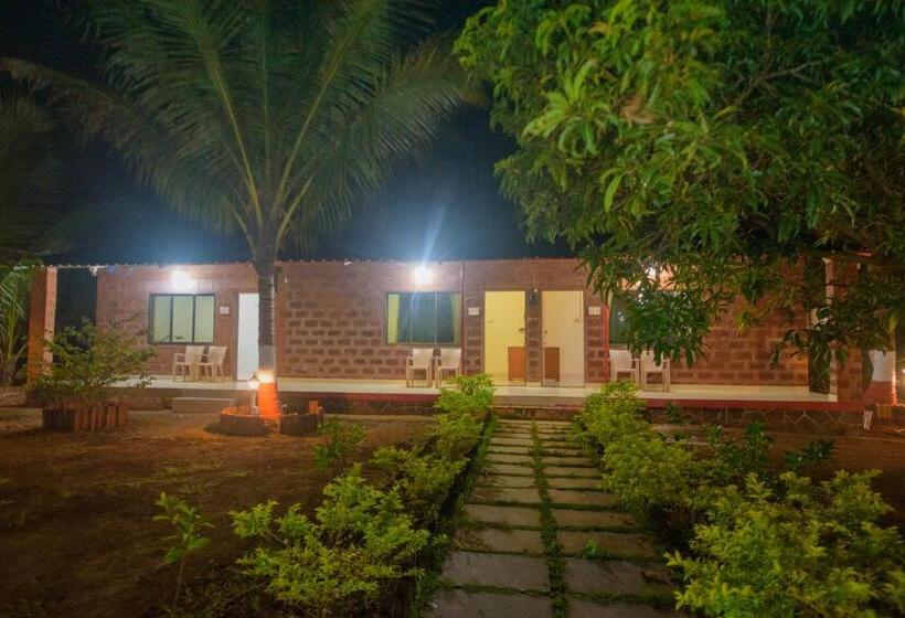 Семейный Номер, Prajakta Rest House