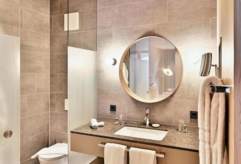 سوییت با چشم‌انداز باغ, Aktiv Hotel Sarotla