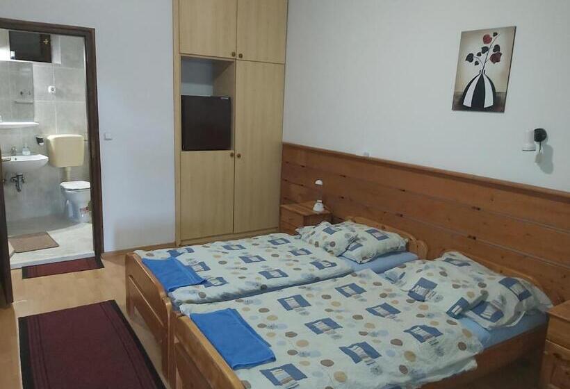 Quarto Estandar, Valcsics Villa Panzió
