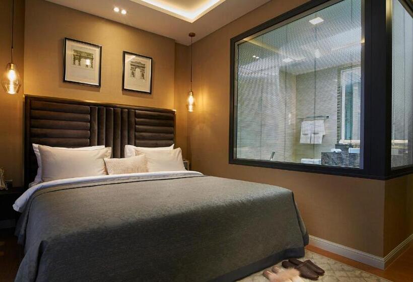 سوئیت با تخت بزرگ, The Elysium Prațumnak Pattaya   By Shg