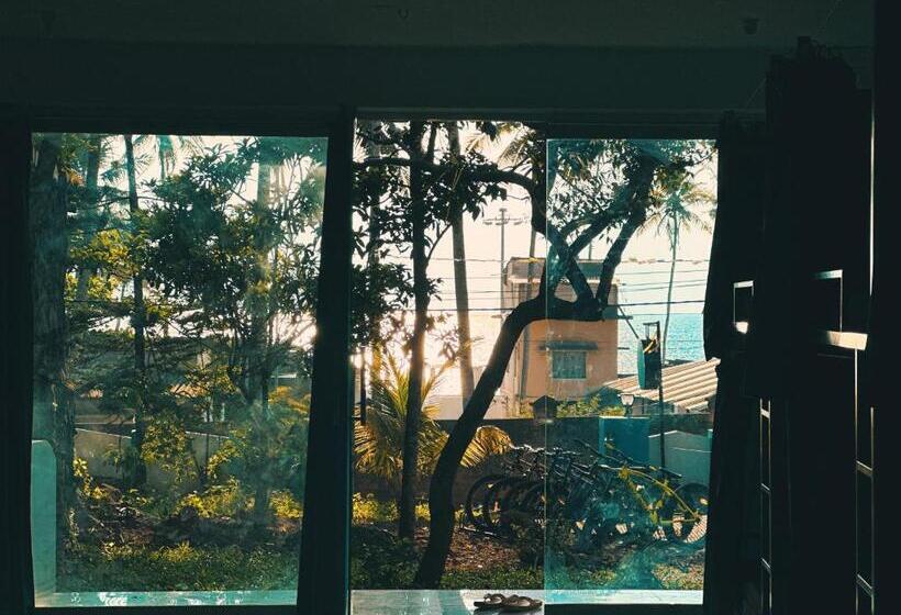 Standard Tent, Soul Hostels, Varkala   Black Beach