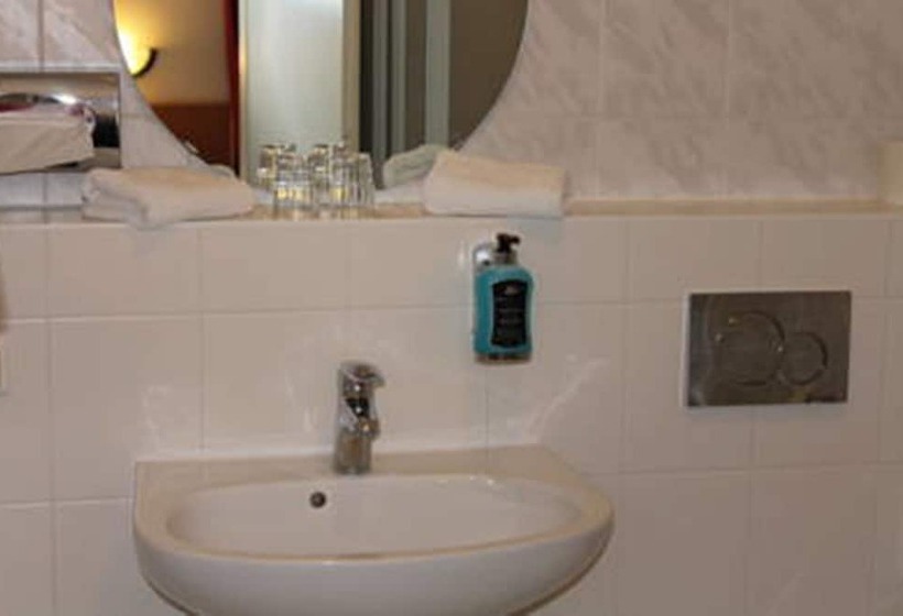 Номер Стандарт, Filmhotel Lili Marleen