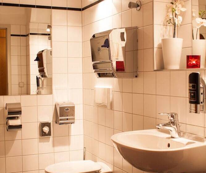 اتاق استاندارد چهار تخته, Ambiente Berlin City