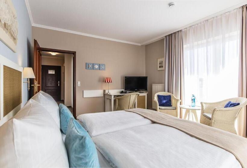 Standardzimmer mit seitlichem Meerblick, Mein Strandhaus   Hotel, Restaurant & Schwimmbad