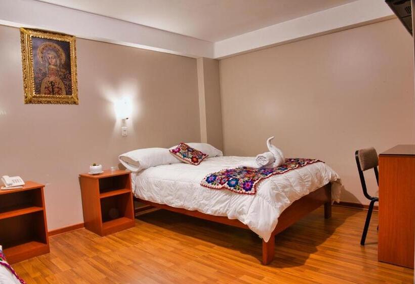Quarto Triplo Estandar, Rituales Inn   Terminal Terrestre