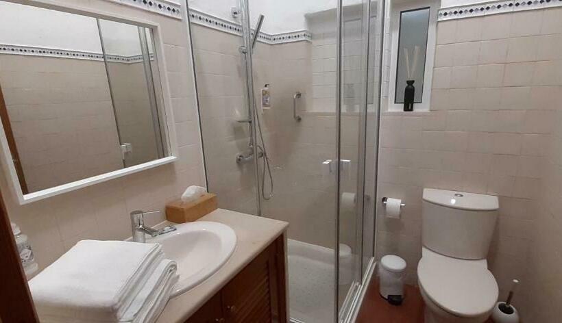Номер Стандарт Вид на Сад, Aprahouseloule Guesthouse