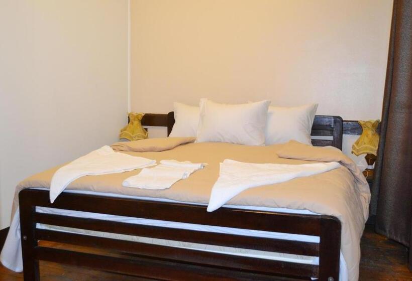اتاق استاندارد یک تخته با سرویس بهداشتی مشترک, Cecilia Hostel