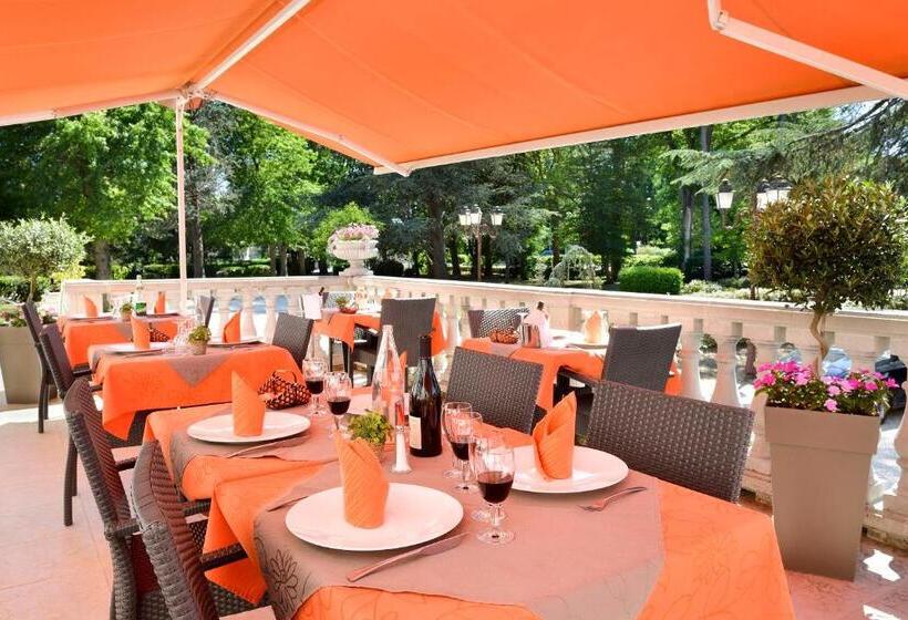 اتاق راحتی سه تخته, Logis Hôtel Restaurant Le Parc