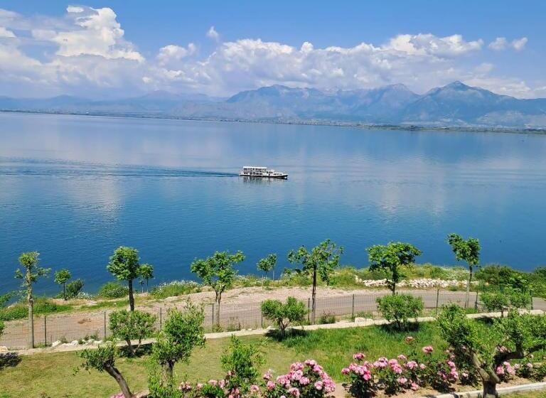 اتاق استاندارد با چشم‌انداز کوهستان, Xhuli Guesthouse