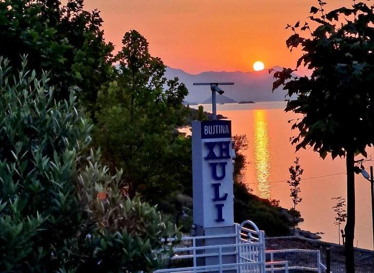 اتاق استاندارد سه نفره, Xhuli Guesthouse