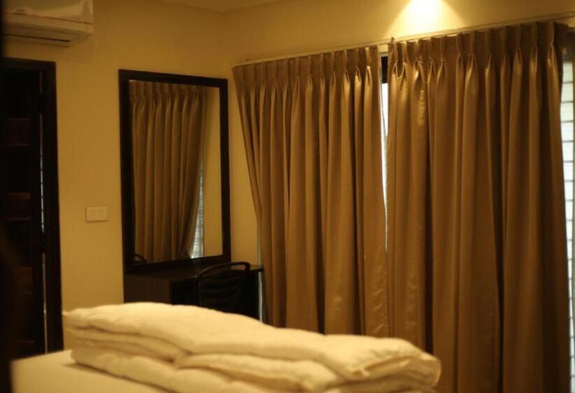 ファミリールーム, L. R Residency