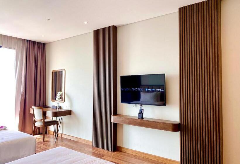 اتاق سه نفره دلوکس با چشم‌انداز دریا, Vipol Mui Ne Hotel & Spa