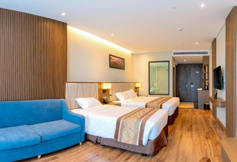 اتاق سه نفره دلوکس با چشم‌انداز دریا, Vipol Mui Ne Hotel & Spa