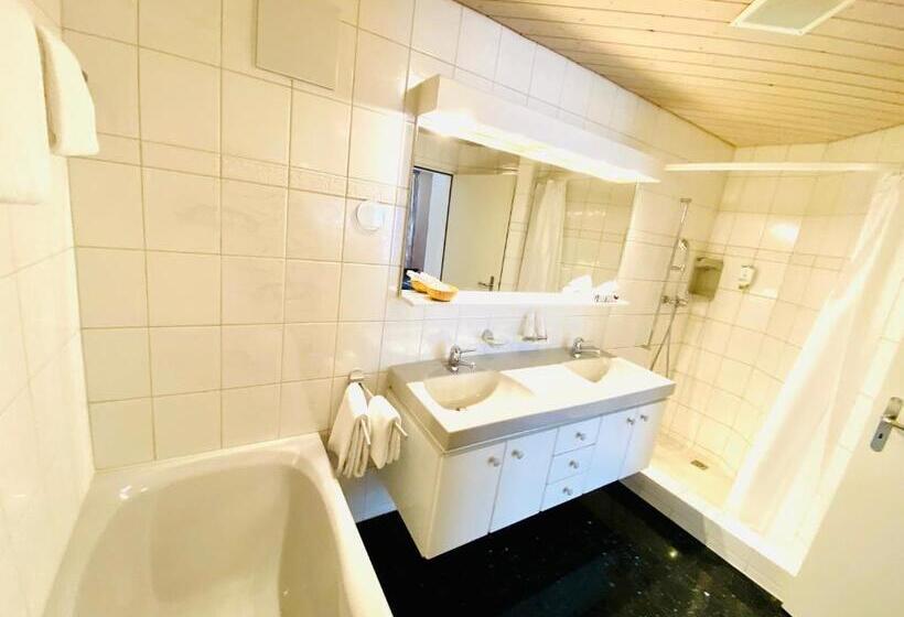 Номер Deluxe с Балконом, Gasthof Kreuz Egerkingen