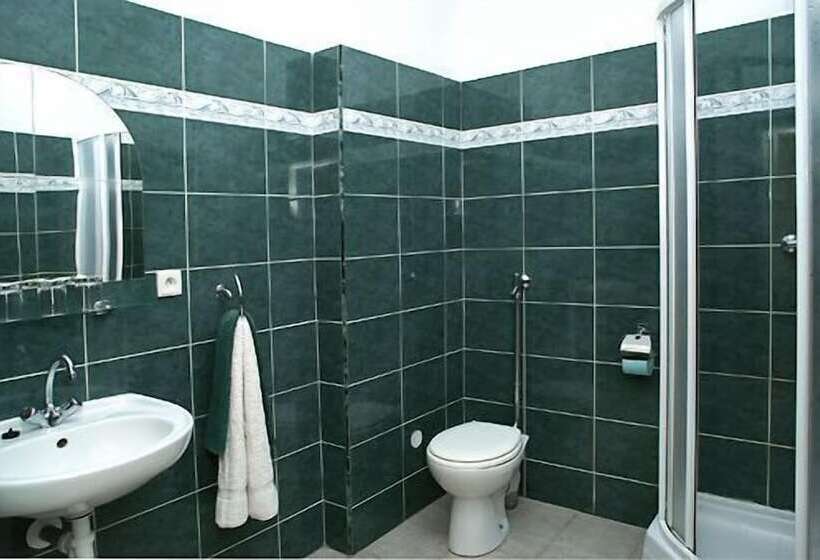 Quarto Triplo Estandar, V Centru