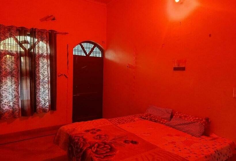 Трехместный Номер Классика, Oyo 88404 Golden Oyo Guest House