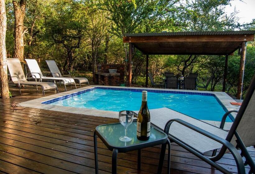 اتاق استاندارد با چشم‌انداز استخر, Thornforest Luxury Bush Lodge