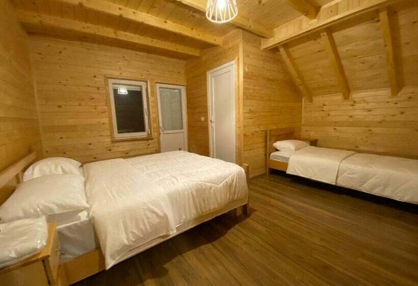 Номер Стандарт с Балконом, Adenisi Guesthouse