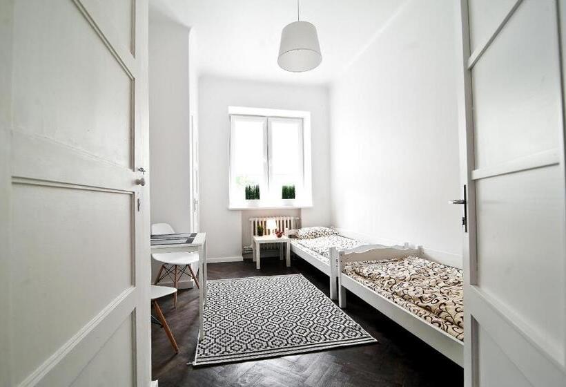 اتاق استاندارد چهارنفره با سرویس بهداشتی مشترک, Extra Hostel Easy Kaunas