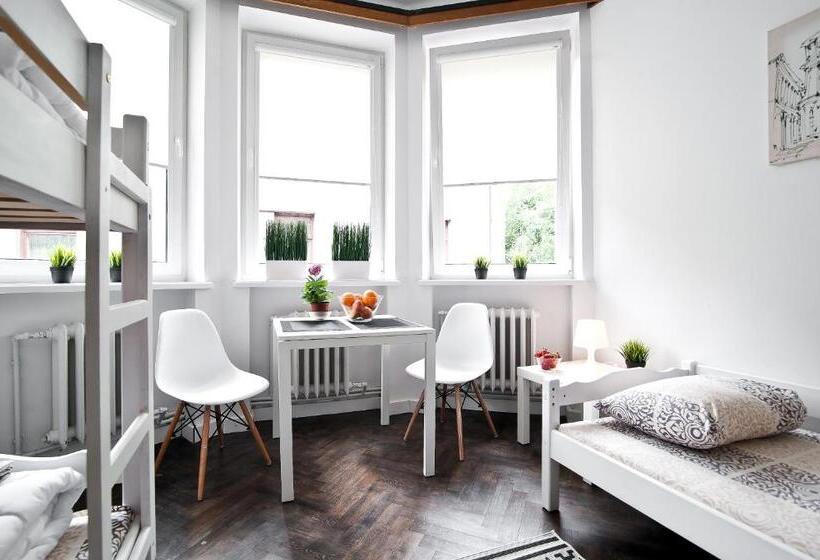 اتاق استاندارد چهارنفره با سرویس بهداشتی مشترک, Extra Hostel Easy Kaunas