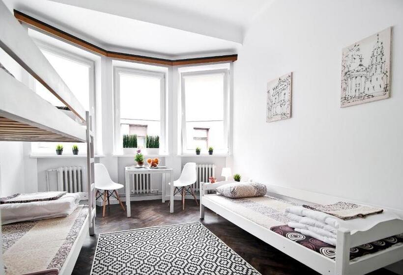 اتاق استاندارد چهارنفره با سرویس بهداشتی مشترک, Extra Hostel Easy Kaunas
