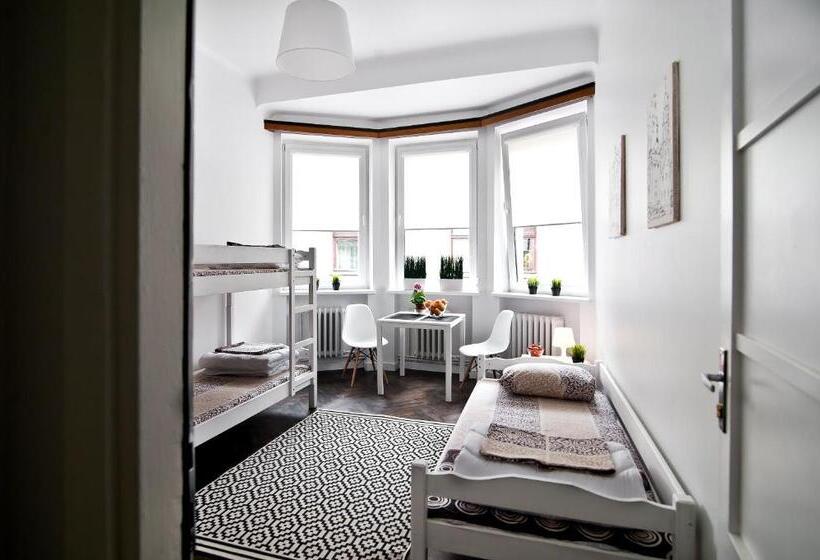 اتاق استاندارد چهارنفره با سرویس بهداشتی مشترک, Extra Hostel Easy Kaunas