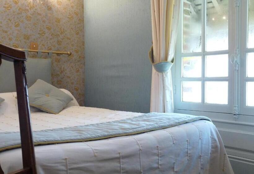 Номер Стандарт, Château De La Râpée Hôtel Restaurant