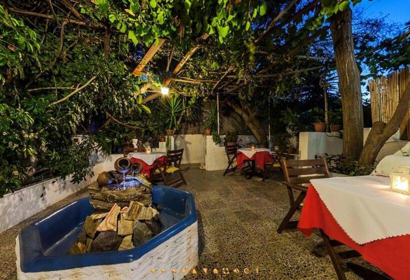 经济型三人房间, Semiramis Guesthouse