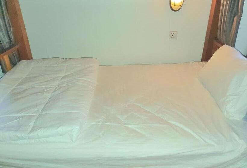 共用房间的床, Darling Pub Hostel