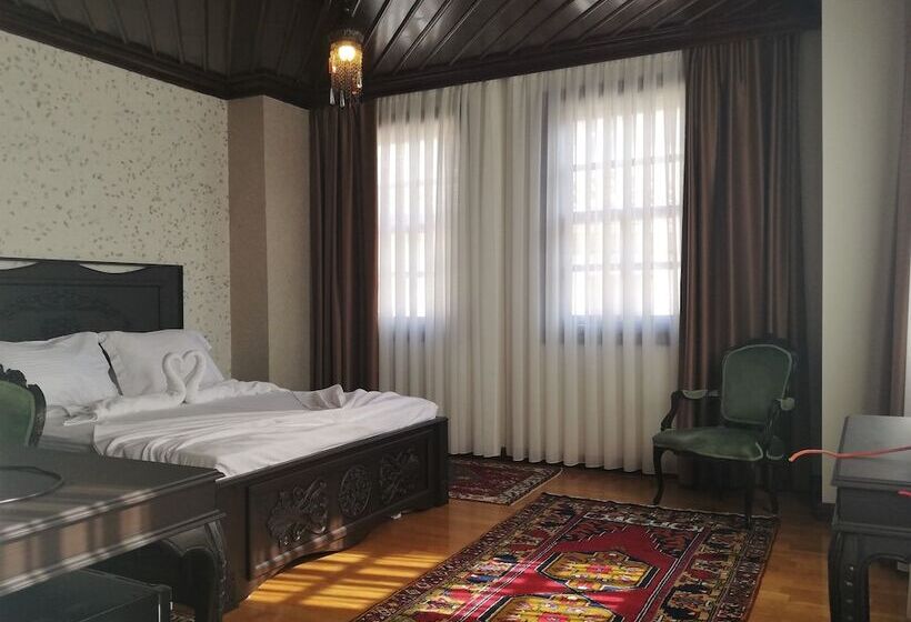 اتاق استاندارد سه نفره, Woo Town Suites
