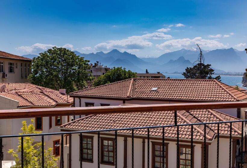 سوییت با چشم‌انداز دریا, Woo Town Suites