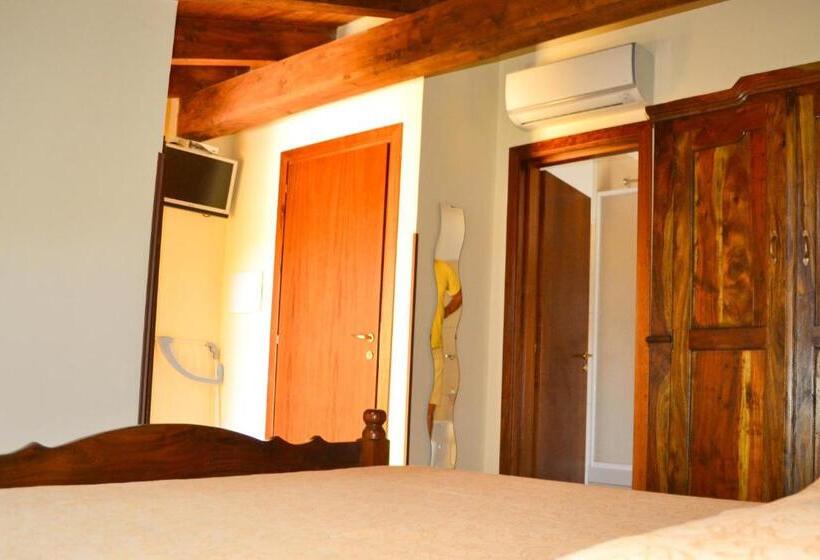 Номер Стандарт с Террасой Вид на Сад, Casa Vacanze Santa Lucia