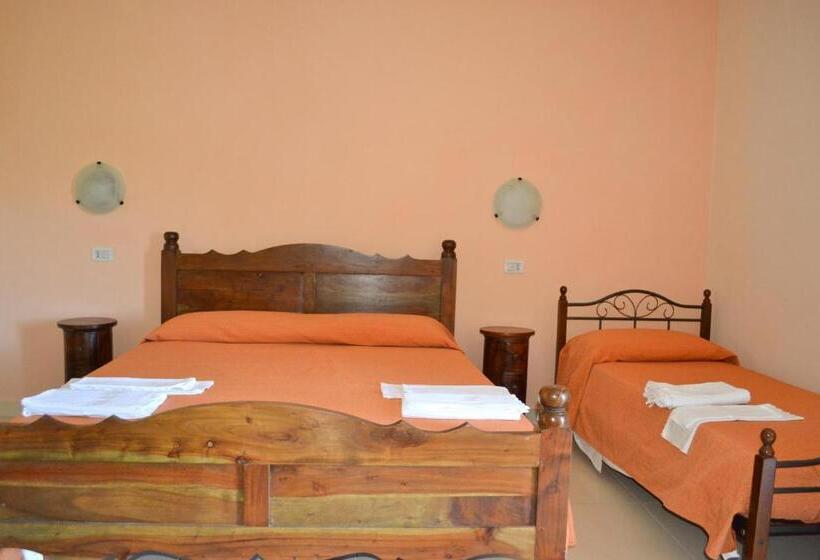Номер Стандарт Трехместный, Casa Vacanze Santa Lucia