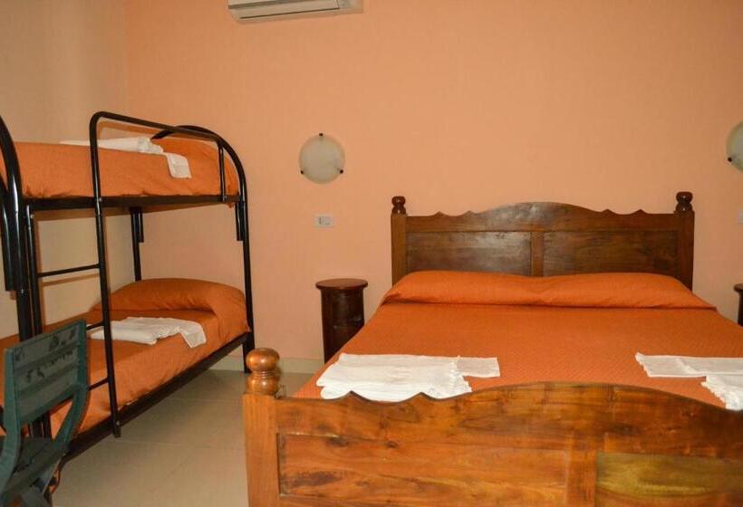Четырехместный Номер Стандарт с Балконом, Casa Vacanze Santa Lucia